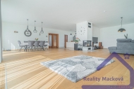 Pronjem samostatnho RD, 0 m2, valy (okres Praha-vchod) - exkluzivn