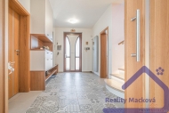 Pronjem samostatnho RD, 0 m2, valy (okres Praha-vchod) - exkluzivn