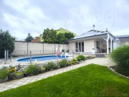 Prodej rohovho RD, 260 m2, Velk Blovice (okres Beclav) - exkluzivn