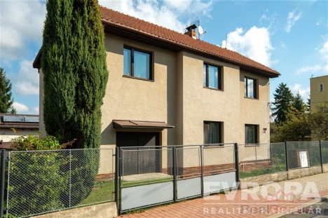 Vcegeneran rodinn dm se zahradou v centru msta any