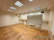 Pronájem komerčního objektu : Administrativní b., Praha 9, Vysočany