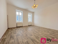 Pronjem bytu 2+1, 95 m2, OV, Znojmo, ul. Dvokova