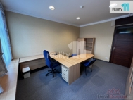 Pron�jem kancel���, Karlovy Vary, Dvory