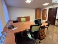 Pron�jem kancel���, Karlovy Vary, Dvory