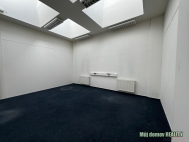 Pron�jem komer�n�ho objektu : Administrativn� b., Praha 9, Libe�