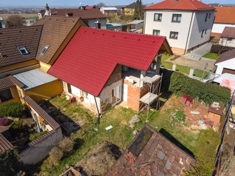 Pohled na d�m z dronu