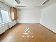 Pron�jem obchodn�ch prostor, Hlu��n (okres Opava)