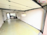 Pron�jem obchodn�ch prostor, Uhersk� Hradi�t�, Ma�atice