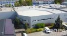 Pr�myslov� hala s plechovou fas�dou, modern� design, velk� pr�myslov� okna, vhodn� pro skladov�n� nebo v�robu