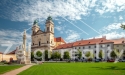 Valtice_n�m�st�_celek_s_kostelem_1.jpg
