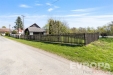 Tradi�n� venkovsk� d�m se zahradou a d�ev�n�m plotem, klidn� lokalita, ide�ln� pro rekonstrukci nebo rekrea�n� ��ely.