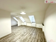 Prodej bytu 4+1, 119 m2, OV, Karlovy Vary, ul. Kolm�