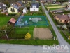 Pozemek s tr�vn�kem a zahradou v klidn� obytn� �tvrti, ide�ln� pro v�stavbu rodinn�ho domu, s dobrou dostupnost� ke komunikac�m a ob�ansk�m vybaven�m.