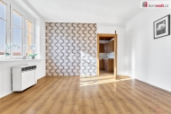 Prodej bytu 4+1, 86 m2, OV, Karlovy Vary, Ryb��e, ul. Rohov�