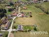 Stavebn� pozemek v malebn� vesnici, ide�ln� pro rodinn� d�m, s v�hledem na okoln� p��rodu a klidnou z�stavbu, bl�zko k ve�ker� infrastruktu�e.