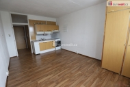 Pron�jem bytu 1+kk, 27 m2, OV, Karlovy Vary, Ryb��e, ul. U Koupali�t�