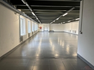 Pron�jem komer�n�ho objektu : V�roba, Sezemice (okres Pardubice)