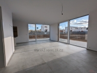 Pron�jem samostatn�ho RD, 162 m2, �valy (okres Praha-v�chod)
