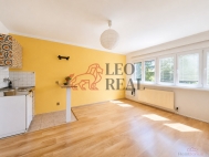 Pron�jem bytu 1+kk, 24 m2, OV, Praha 10, Stra�nice, ul. Kounick�