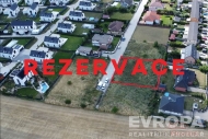 Prodej pozemku , ur�en� k v�stavb� RD, Vele� (okres Praha-v�chod)