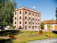 Pron�jem komer�n�ho objektu : Obchodn� centrum, Da�ice (okres Pardubice)