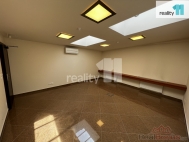 Pron�jem kancel���, Karlovy Vary, Dvory