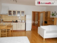 Pron�jem bytu 1+kk, 35 m2, OV, Praha 10, Stra�nice, ul. N�zovsk�