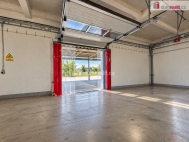 Pron�jem skladovac�ch prostor, B�eclav