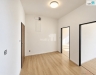 chodba, nov� dve�e budou dod�ny